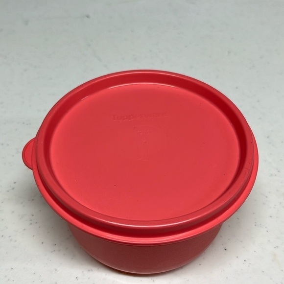 Tupperware Small Bowl - Picture 1 of 8